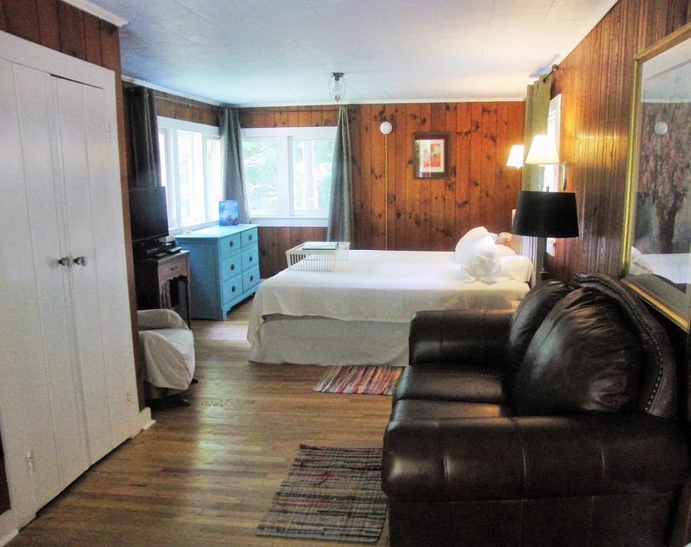 The Pines Cottages Woodfin Szoba fotó